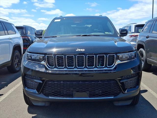 2025 Jeep Grand Cherokee GRAND CHEROKEE LAREDO 4X4