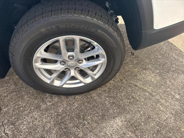 2025 Jeep Grand Cherokee GRAND CHEROKEE L LAREDO 4X2