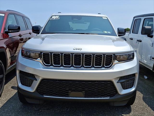 2025 Jeep Grand Cherokee GRAND CHEROKEE LAREDO 4X4