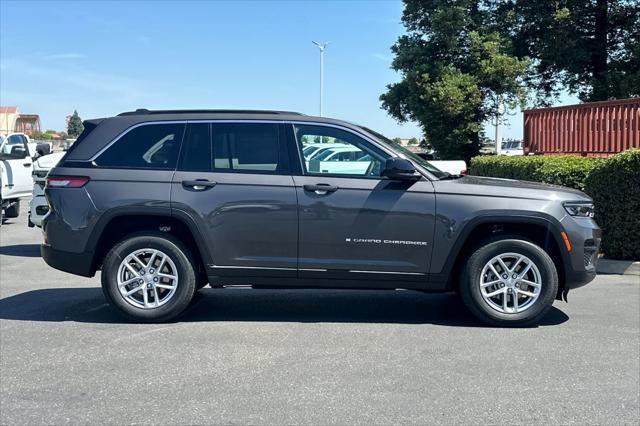 2025 Jeep Grand Cherokee GRAND CHEROKEE LAREDO X 4X4