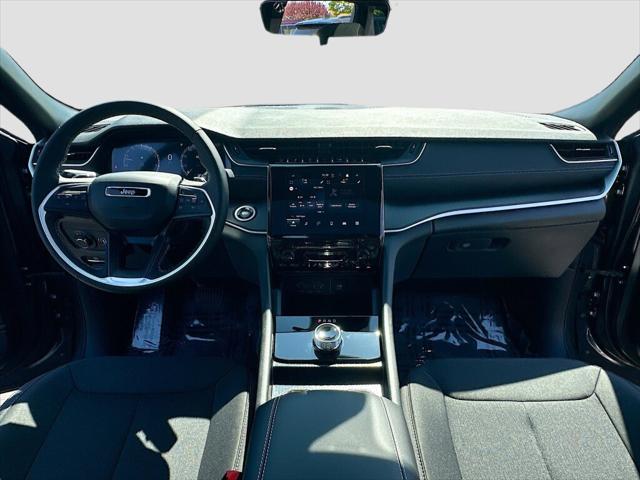 2025 Jeep Grand Cherokee GRAND CHEROKEE LAREDO X 4X4
