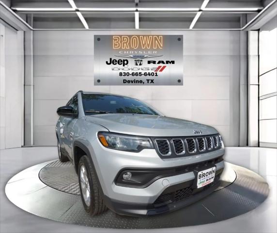 2025 Jeep Compass COMPASS LATITUDE 4X4