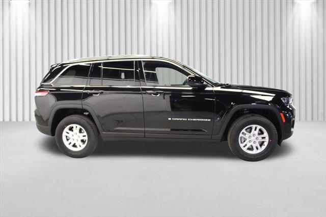 2025 Jeep Grand Cherokee GRAND CHEROKEE LAREDO 4X4