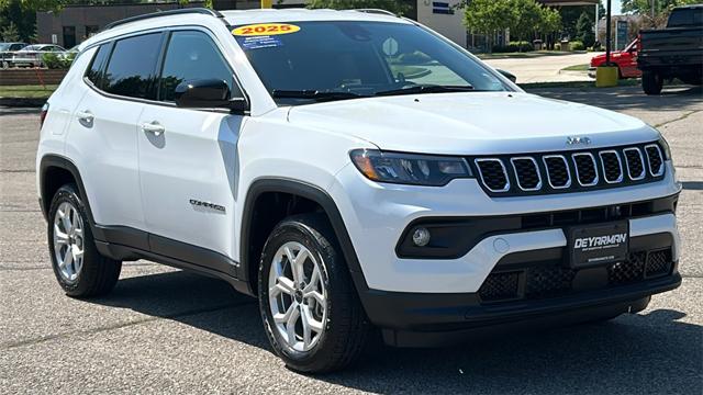 2025 Jeep Compass COMPASS LATITUDE 4X4