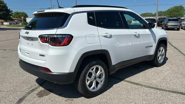 2025 Jeep Compass COMPASS LATITUDE 4X4