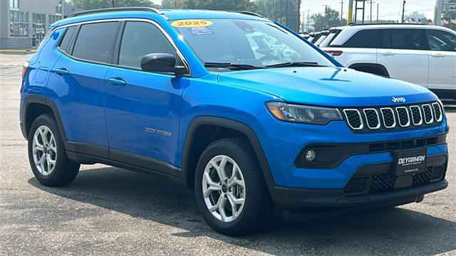 2025 Jeep Compass COMPASS LATITUDE 4X4