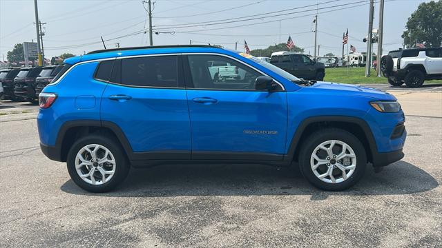 2025 Jeep Compass COMPASS LATITUDE 4X4