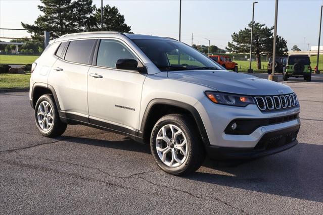 2025 Jeep Compass COMPASS LATITUDE 4X4