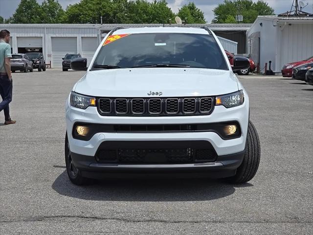 2025 Jeep Compass COMPASS LATITUDE 4X4