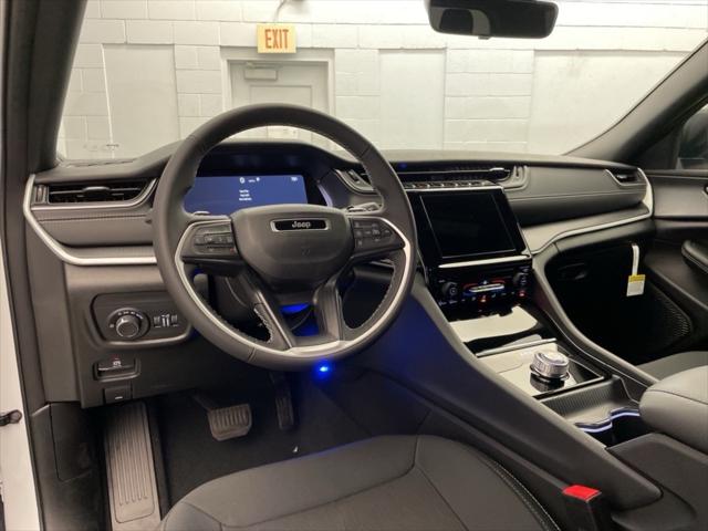 2025 Jeep Grand Cherokee GRAND CHEROKEE L LAREDO 4X4