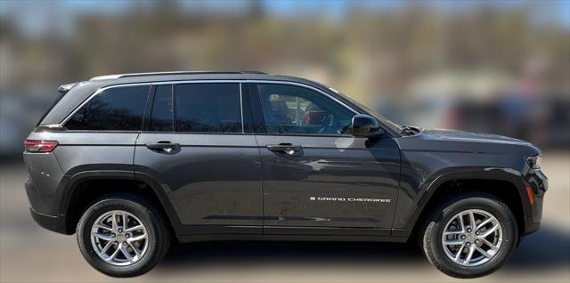 2025 Jeep Grand Cherokee GRAND CHEROKEE LAREDO X 4X4