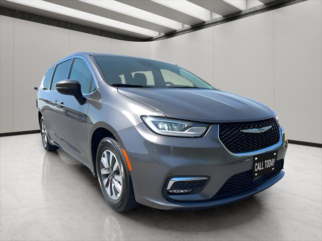 2023 Chrysler Pacifica Hybrid Touring L
