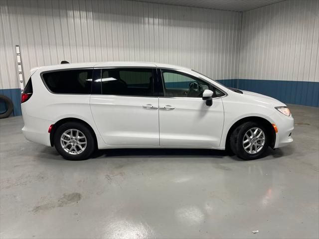 2022 Chrysler Voyager LX
