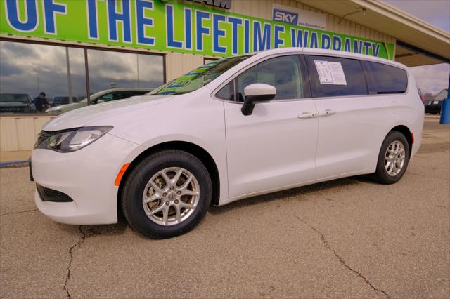 2022 Chrysler Voyager LX