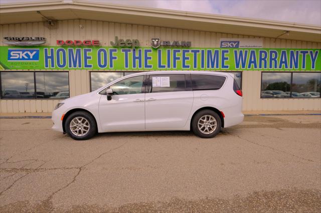 2022 Chrysler Voyager LX
