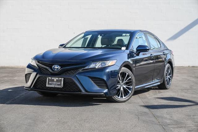 2020 Toyota Camry SE Hybrid