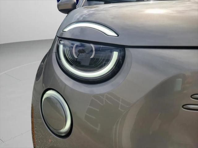 2025 Fiat 500e Giorgio Armani FWD