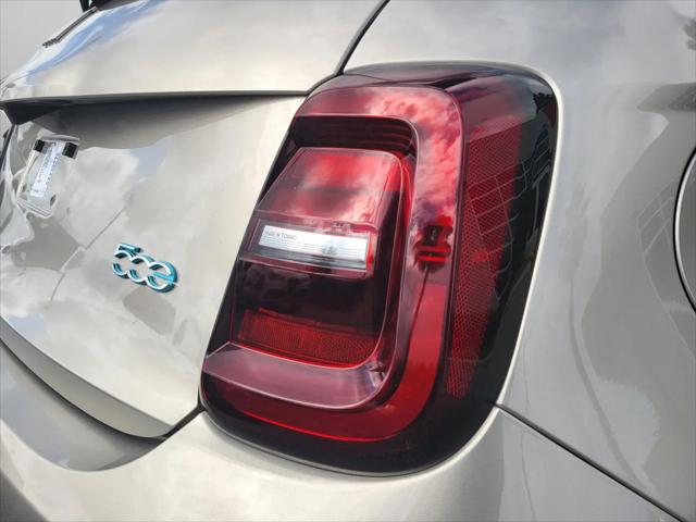 2025 Fiat 500e Giorgio Armani FWD