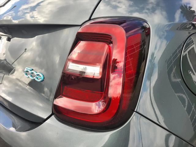 2025 Fiat 500e Giorgio Armani FWD