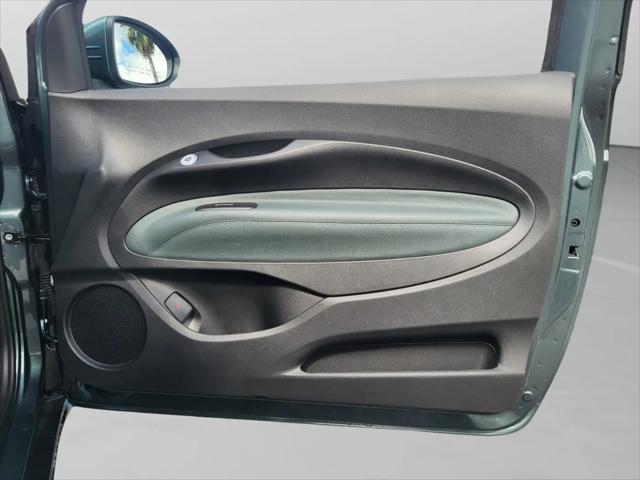 2025 Fiat 500e Giorgio Armani FWD