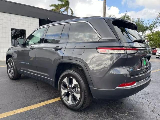 2023 Jeep Grand Cherokee Base