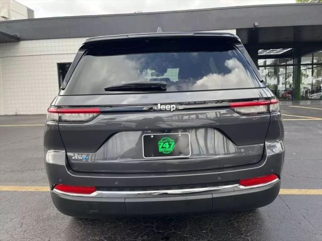2023 Jeep Grand Cherokee Base