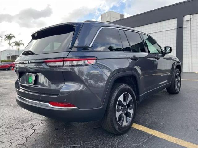 2023 Jeep Grand Cherokee Base