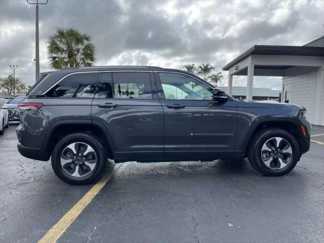 2023 Jeep Grand Cherokee Base