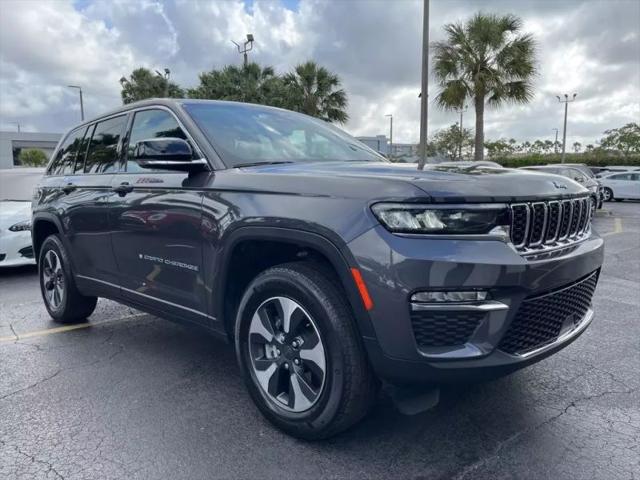 2023 Jeep Grand Cherokee Base