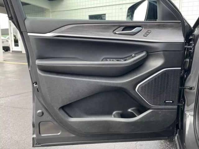 2023 Jeep Grand Cherokee Base
