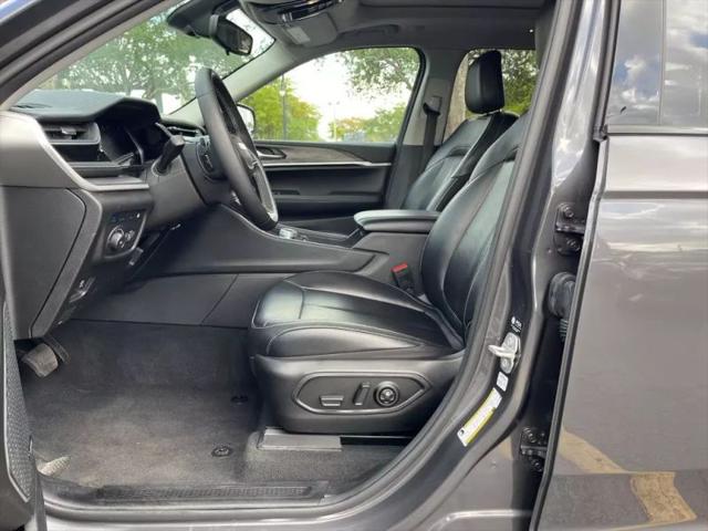 2023 Jeep Grand Cherokee Base