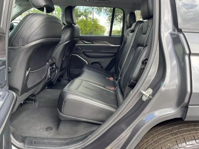 2023 Jeep Grand Cherokee Base