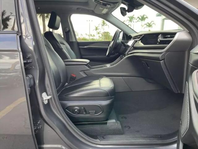 2023 Jeep Grand Cherokee Base