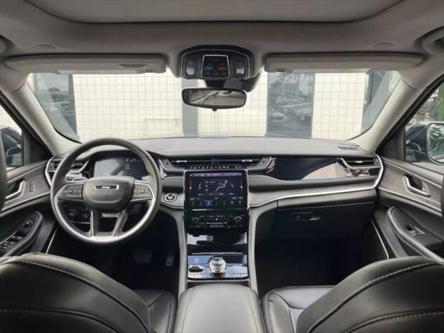 2023 Jeep Grand Cherokee Base