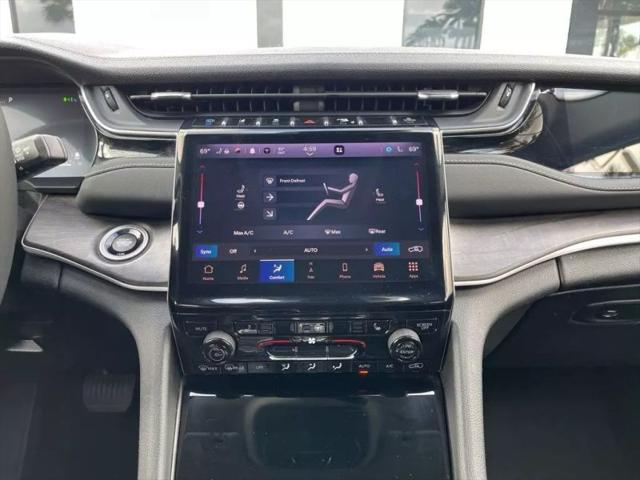 2023 Jeep Grand Cherokee Base