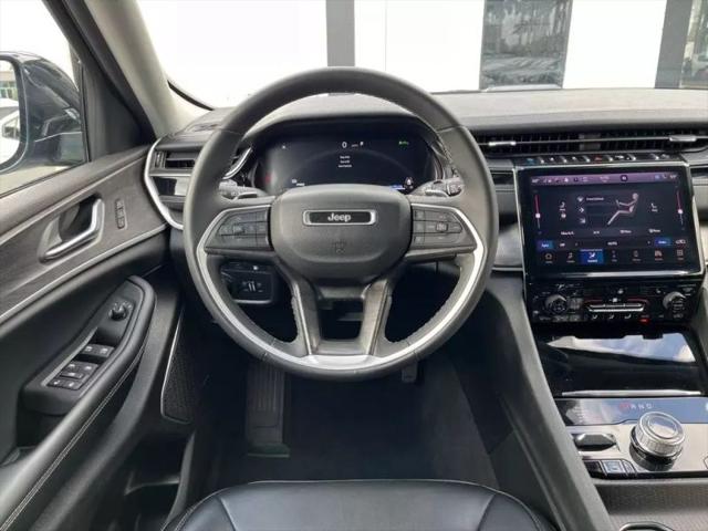 2023 Jeep Grand Cherokee Base