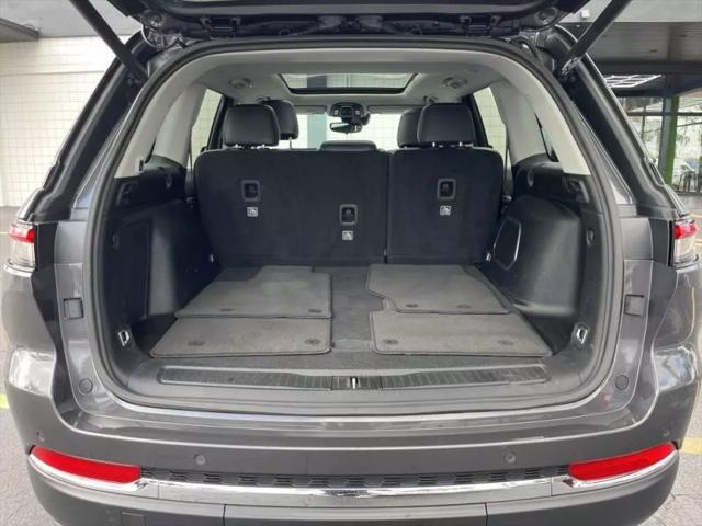 2023 Jeep Grand Cherokee Base