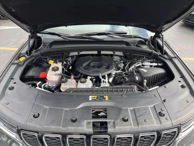 2023 Jeep Grand Cherokee Base