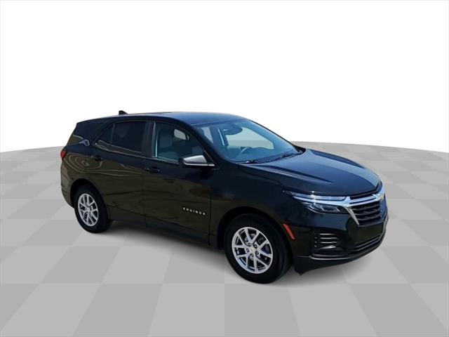 Used 2022 Chevrolet Equinox LS with VIN 2GNAXHEV2N6137000 for sale in Waterford, MI