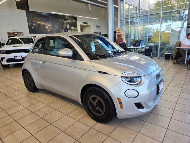 2025 Fiat 500e Giorgio Armani FWD