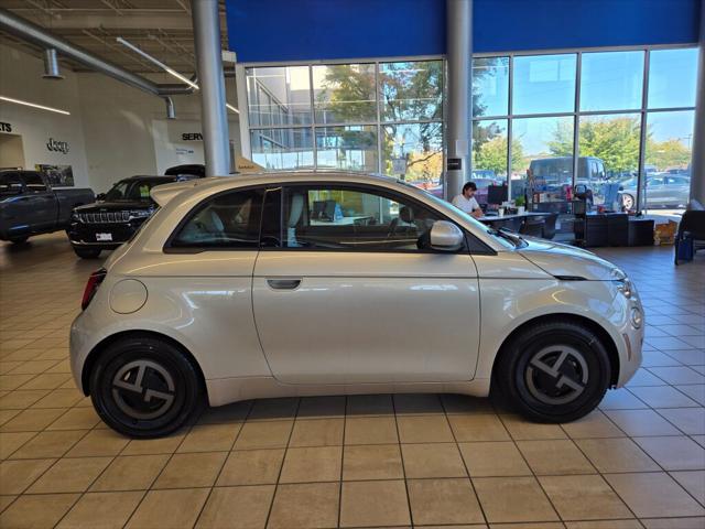 2025 Fiat 500e Giorgio Armani FWD