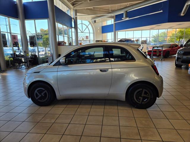 2025 Fiat 500e Giorgio Armani FWD