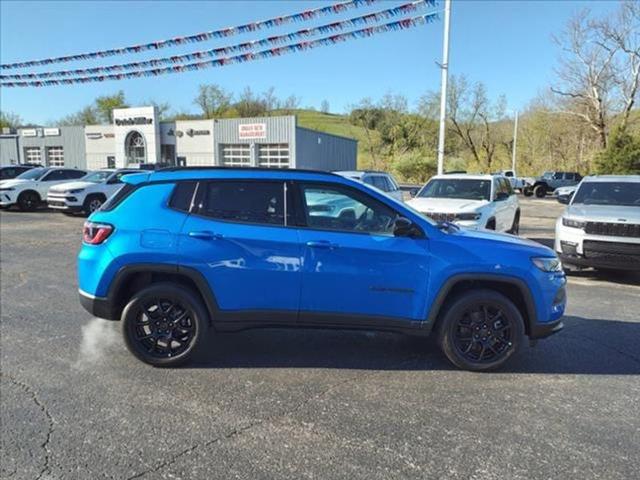2025 Jeep Compass COMPASS LATITUDE 4X4
