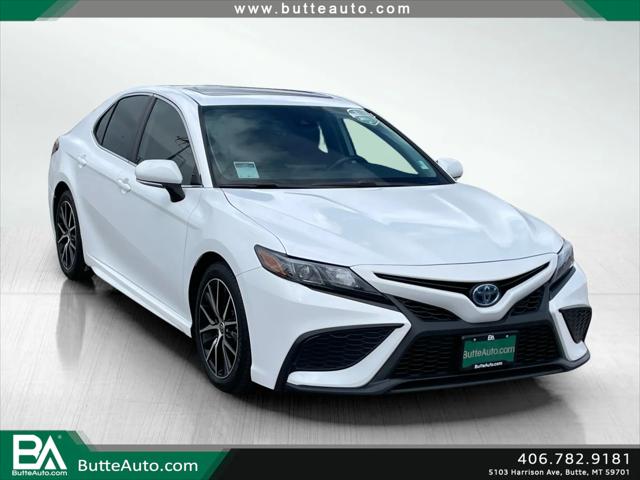 2022 Toyota Camry SE Hybrid