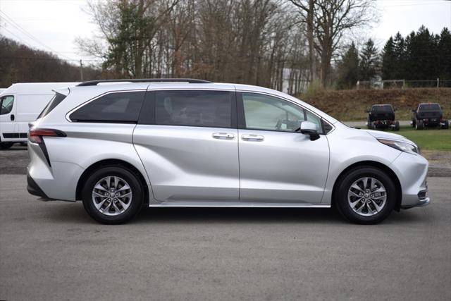 2022 Toyota Sienna LE