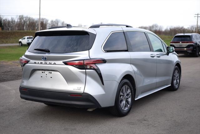 2022 Toyota Sienna LE