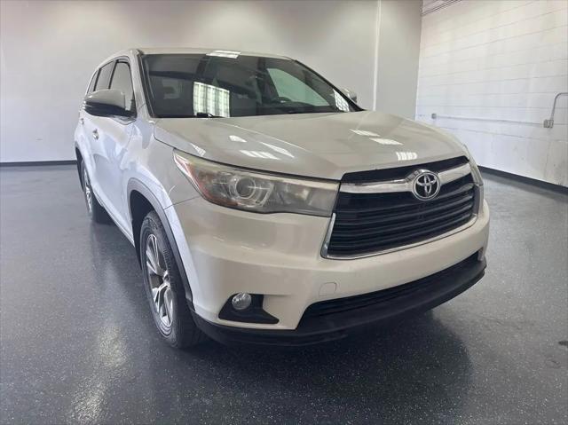 2015 Toyota Highlander LE Plus V6 for sale in Englewood, CO