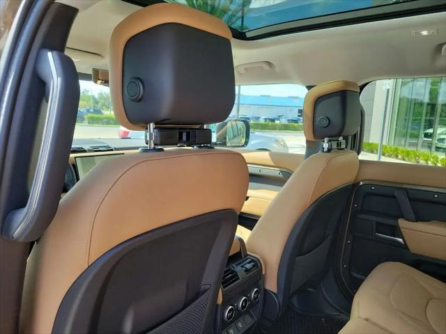 2025 Land Rover Defender 110 P300