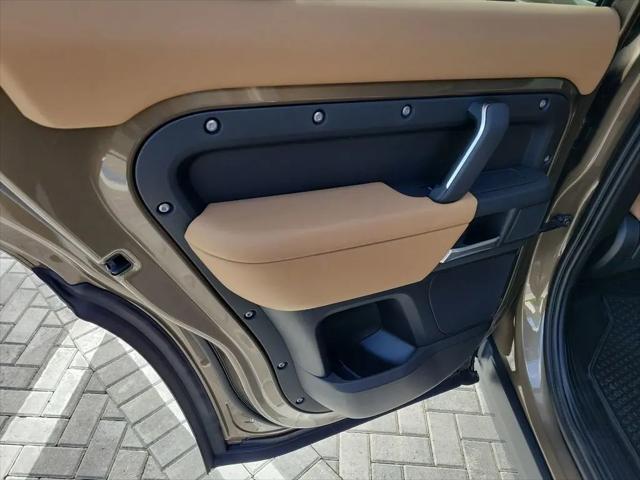2025 Land Rover Defender 110 P300