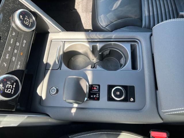 2025 Land Rover Discovery P300 Dynamic SE